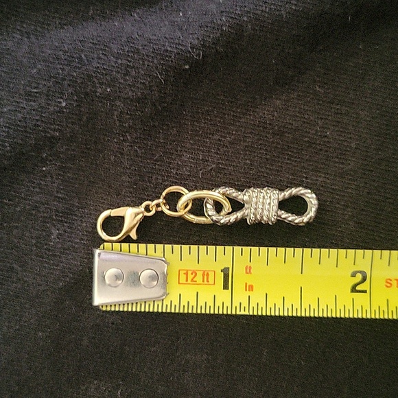Silver and goldtone rope charm - Picture 2 of 4